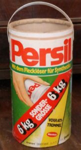 Eine Waschpulver-Trommel von Persil, nach Verbrauch oftmals als Spielzeugeimer benützt.